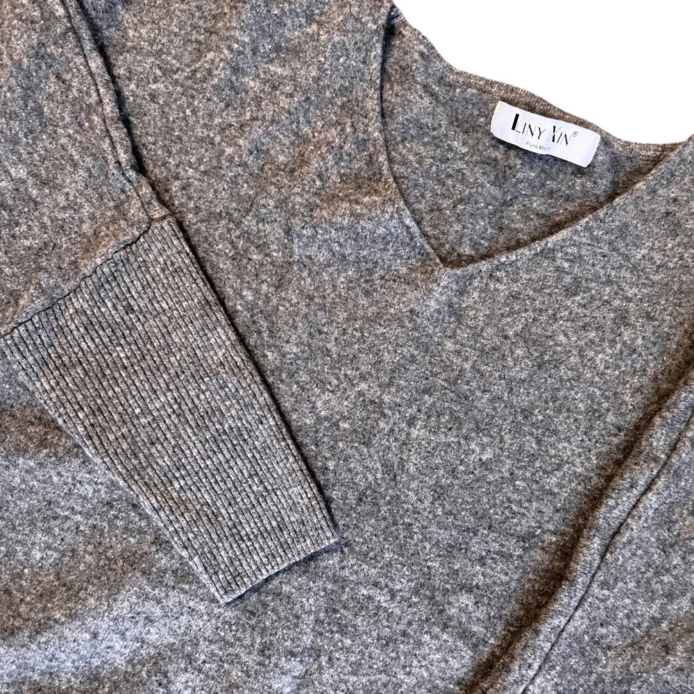 100% Superfine Merino Wool Womens Sweater in Gray Ribbed Sleeves Soft Small - Picture 2 of 13